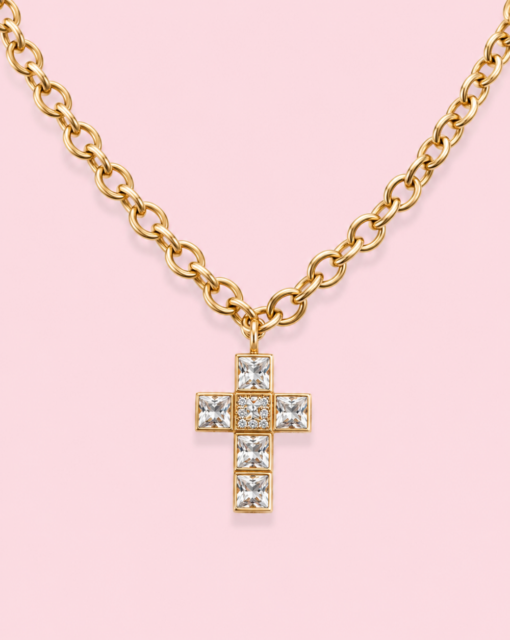 Verižica CROSS SHINE iz nerjavečega jekla z obeskom križa in bleščečimi kristali – Trgovina Patrizia Ljubljana.