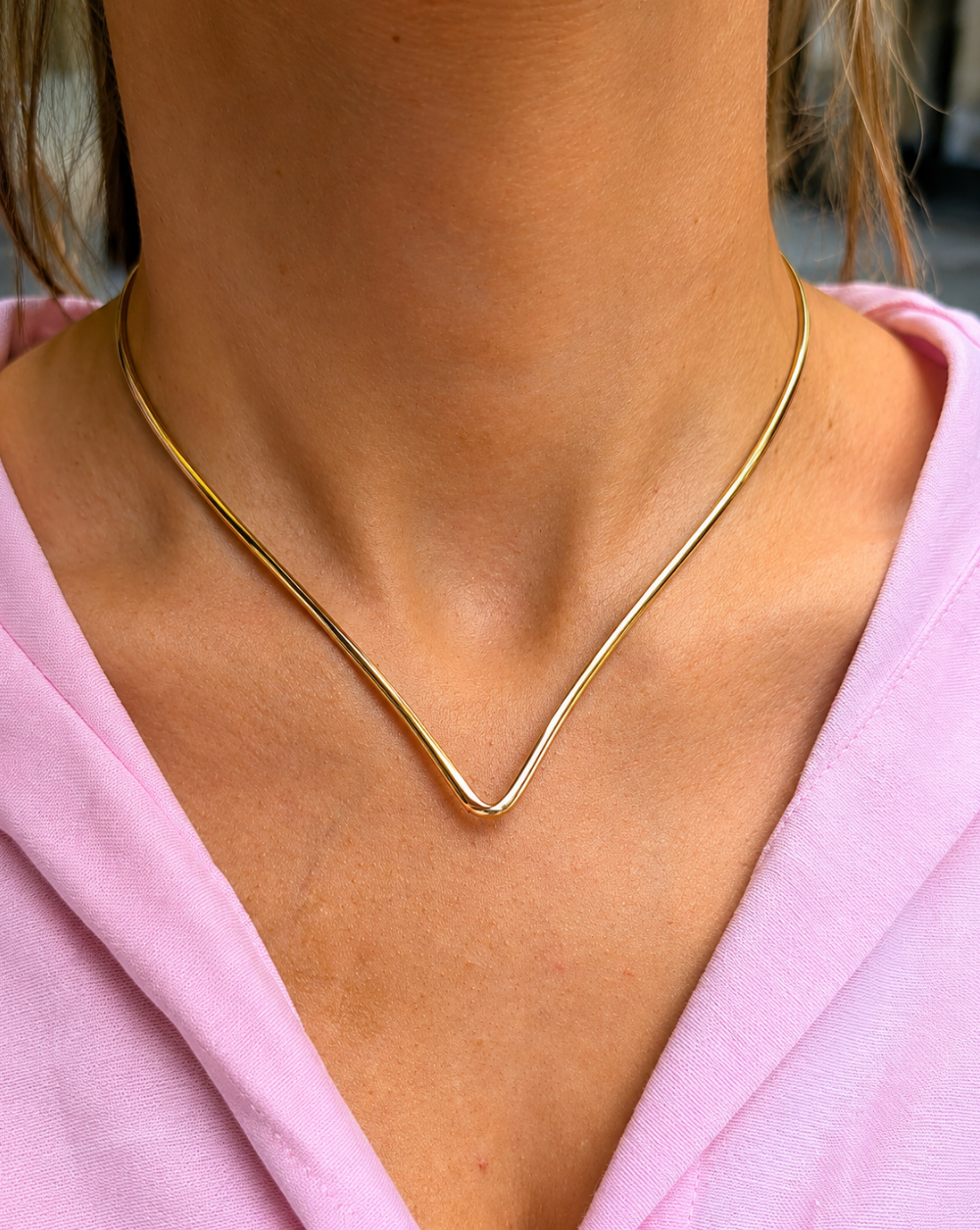 Verižica ESSENTIAL CUFF iz nerjavečega jekla z elegantnim togim minimalističnim dizajnom – Trgovina Patrizia Ljubljana.