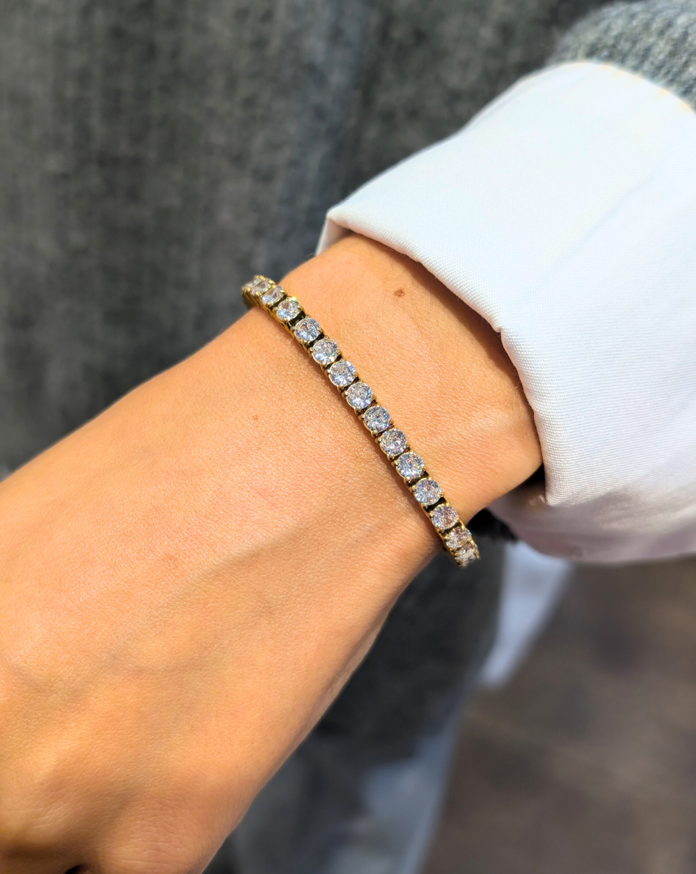 Armband mit Strasssteinen TENNIS PREMIUM 4 mm Edelstahl, elegantesArmband mit glänzenden Strasssteinen von Patrizia Ljubljana.