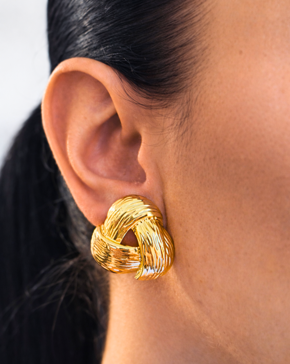 Naušnice s kopčom i čvorastim dizajnom – trgovina Patrizia Ljubljana, statement moderni nakit