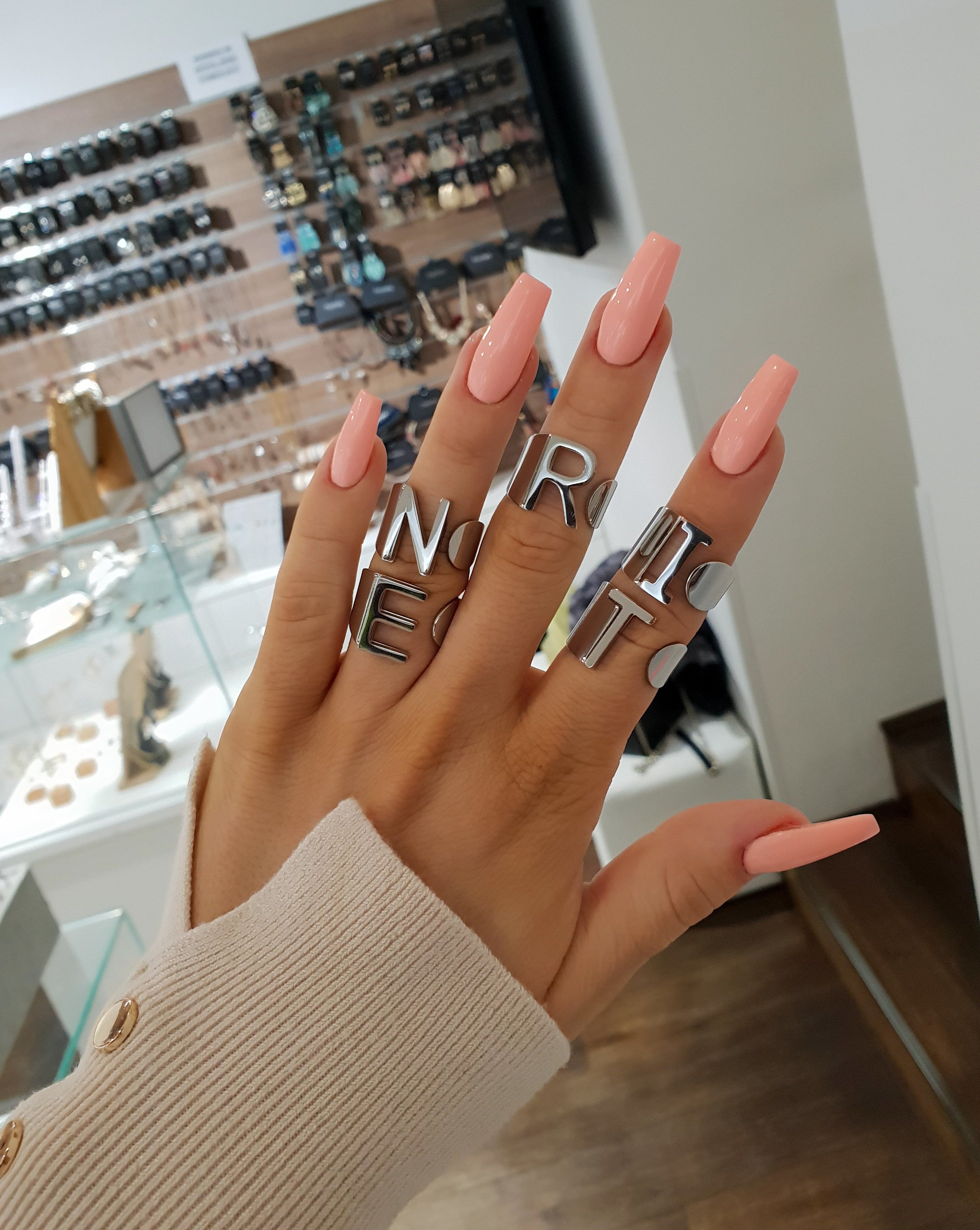 Ring mit dem Buchstaben