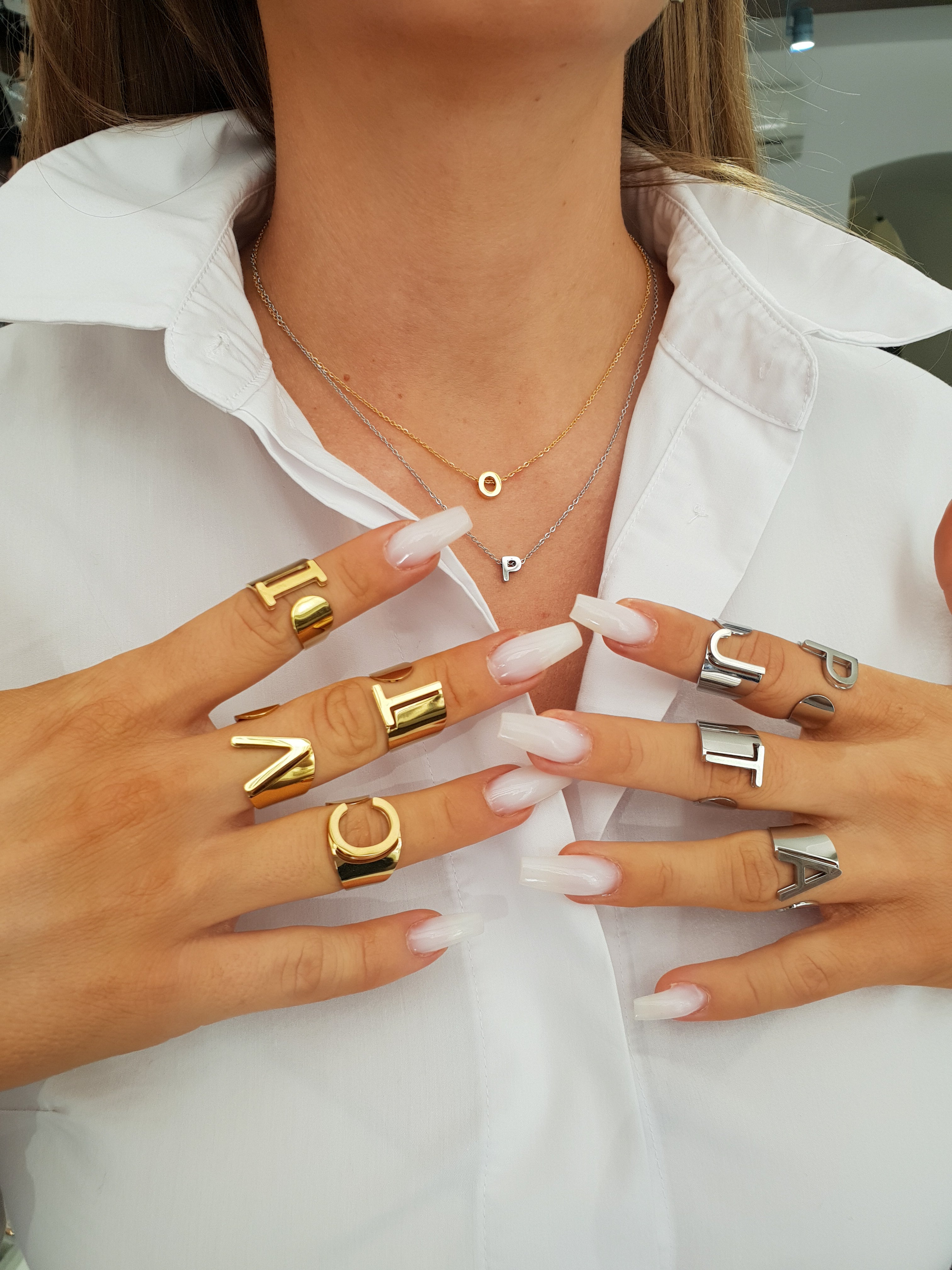 Ring mit dem Buchstaben