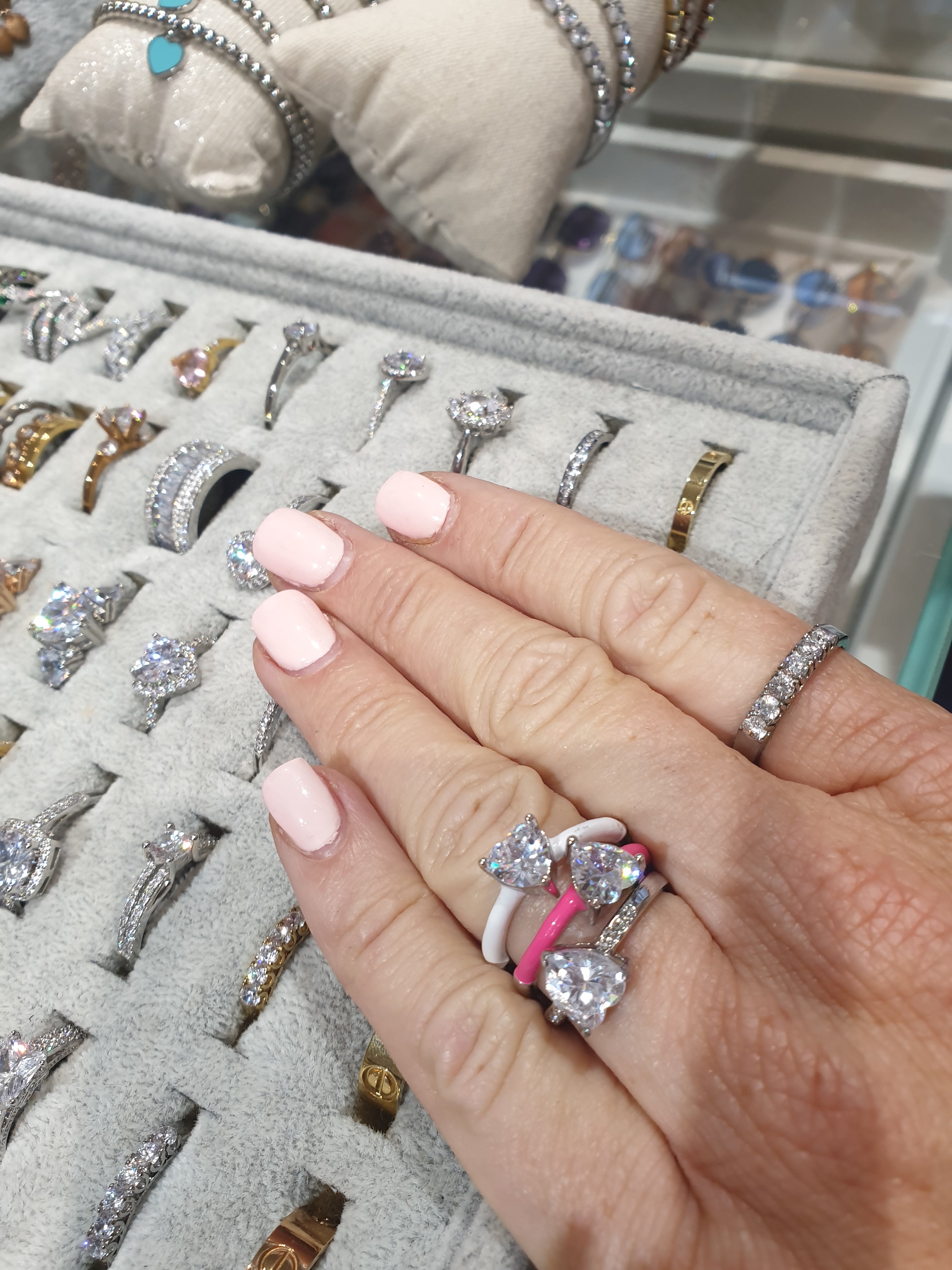 Ring Mit Zirkon gefärbt