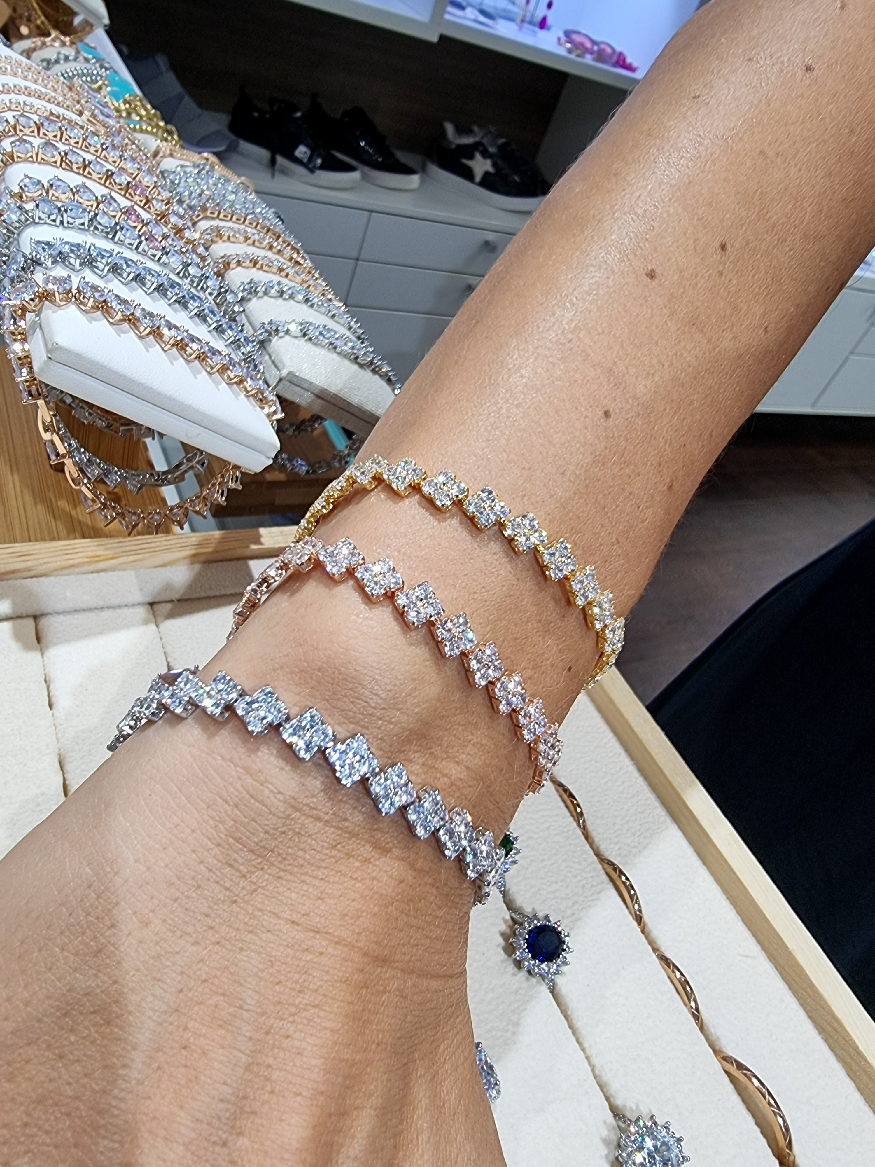 Armband mit INFINITY-Zirkonen
