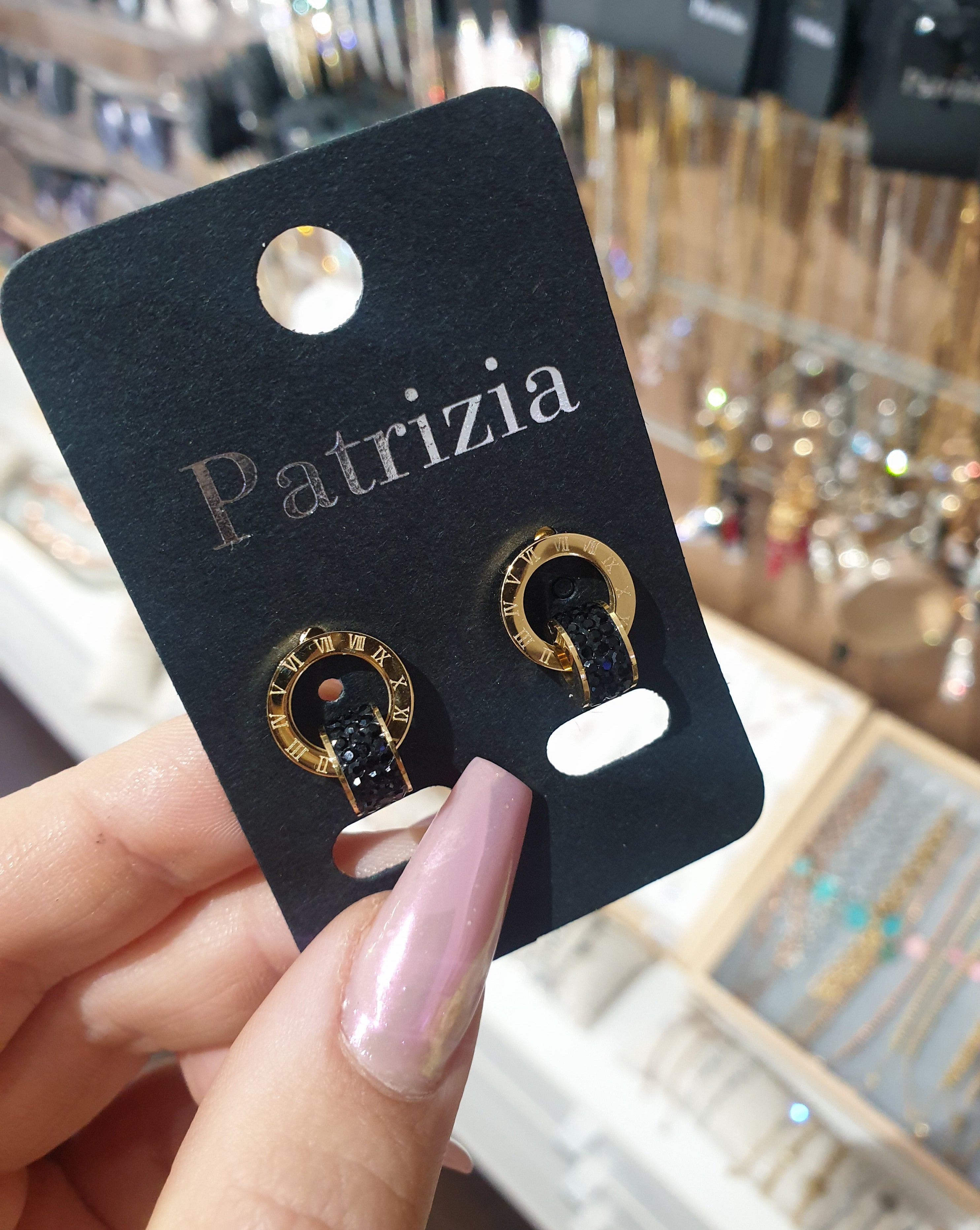 PRETTY VIBE Stud Naušnice | Black - Zlato