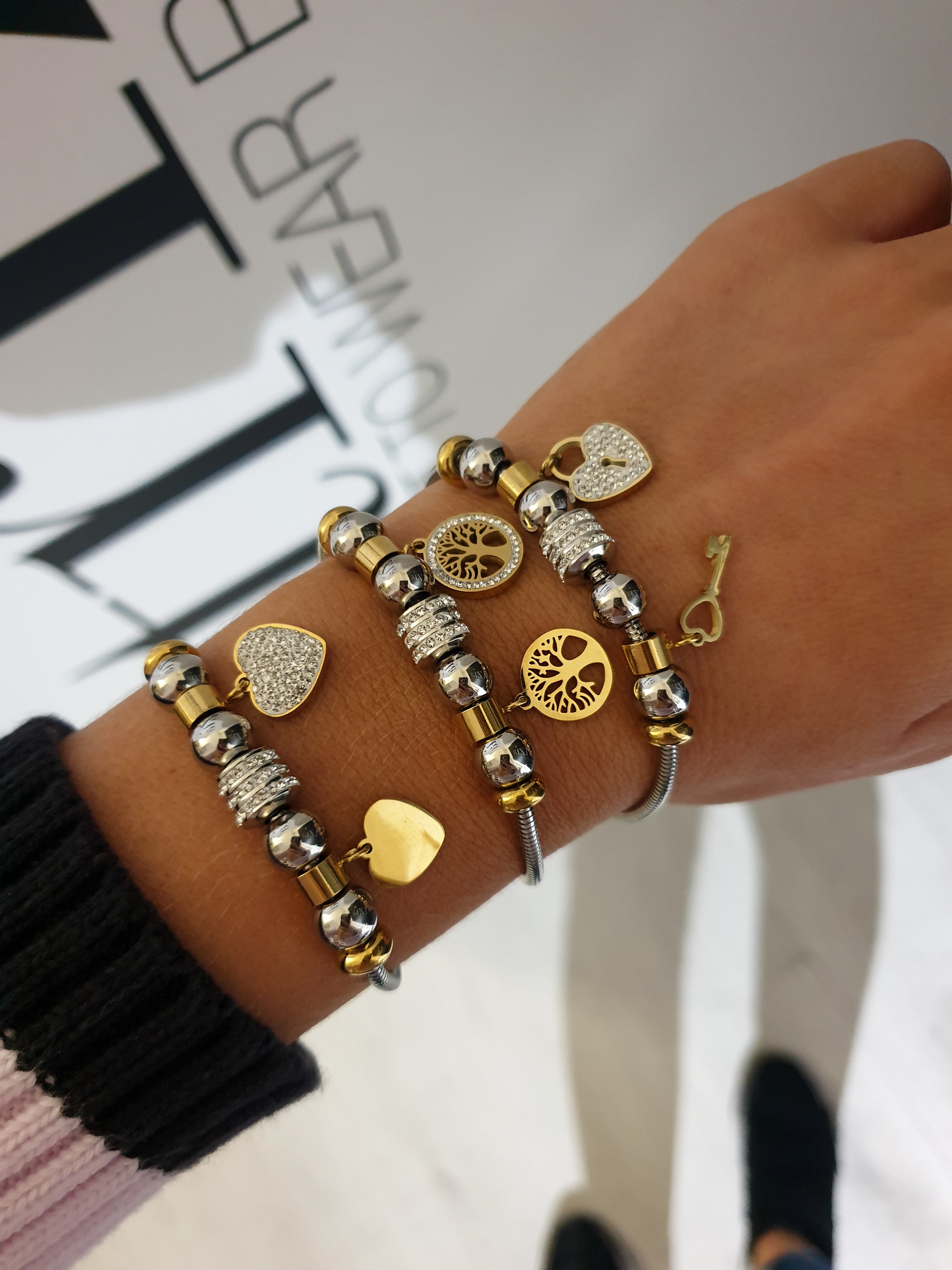Armband mit hängenden Anhängern | Gold