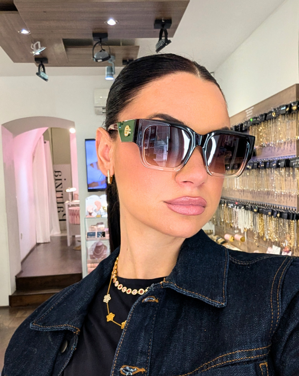 Sončna očala VOGUE, črna geometrijska sončna očala z UV400 zaščito, Patrizia Ljubljana 