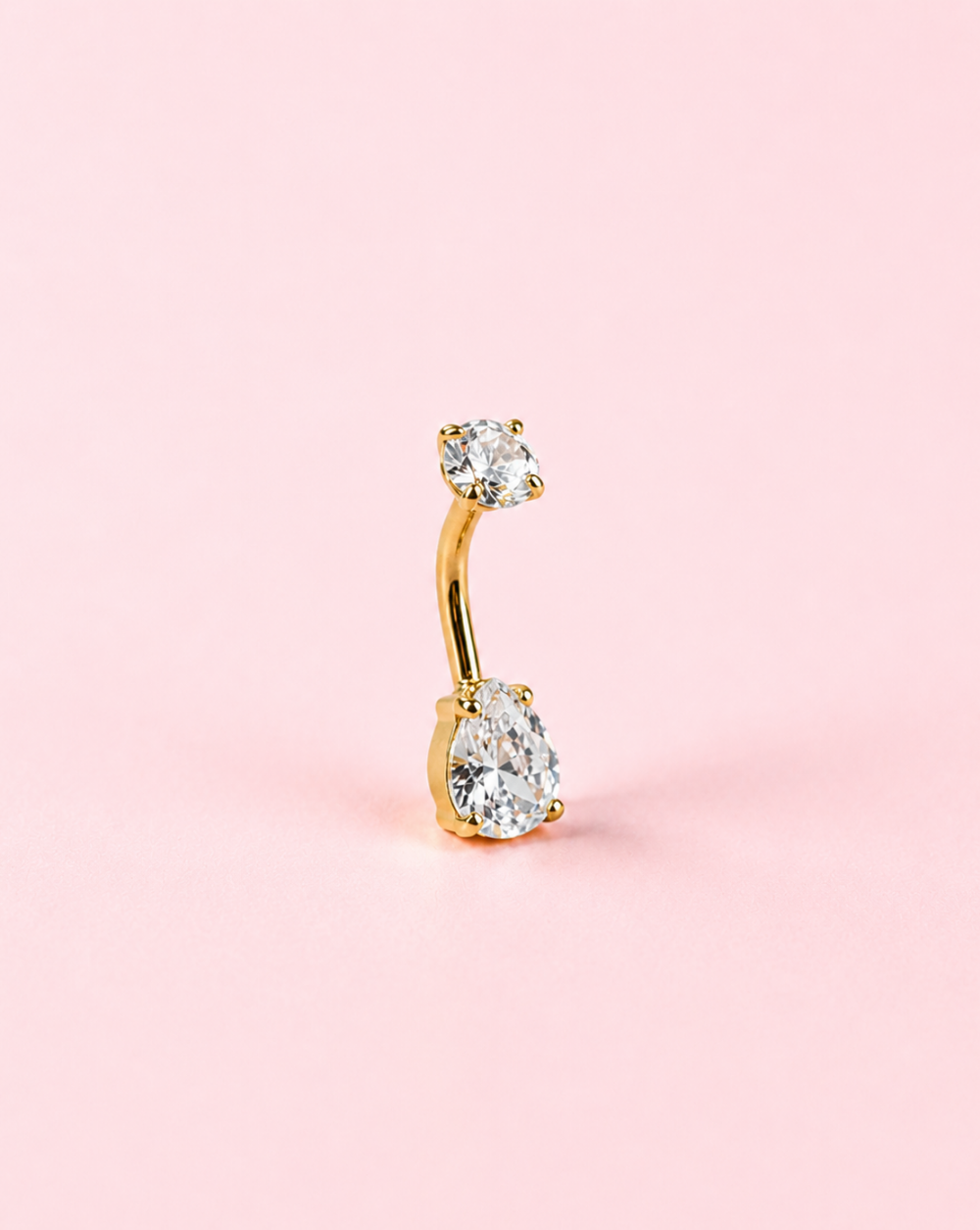 Bauchnabelpiercing DROP ein Bauchnabelpiercing mit funkelnden Steinchen und einer eleganten Tropfenform für einen femininen und ausdrucksstarken Look. Trgovina Patrizia 