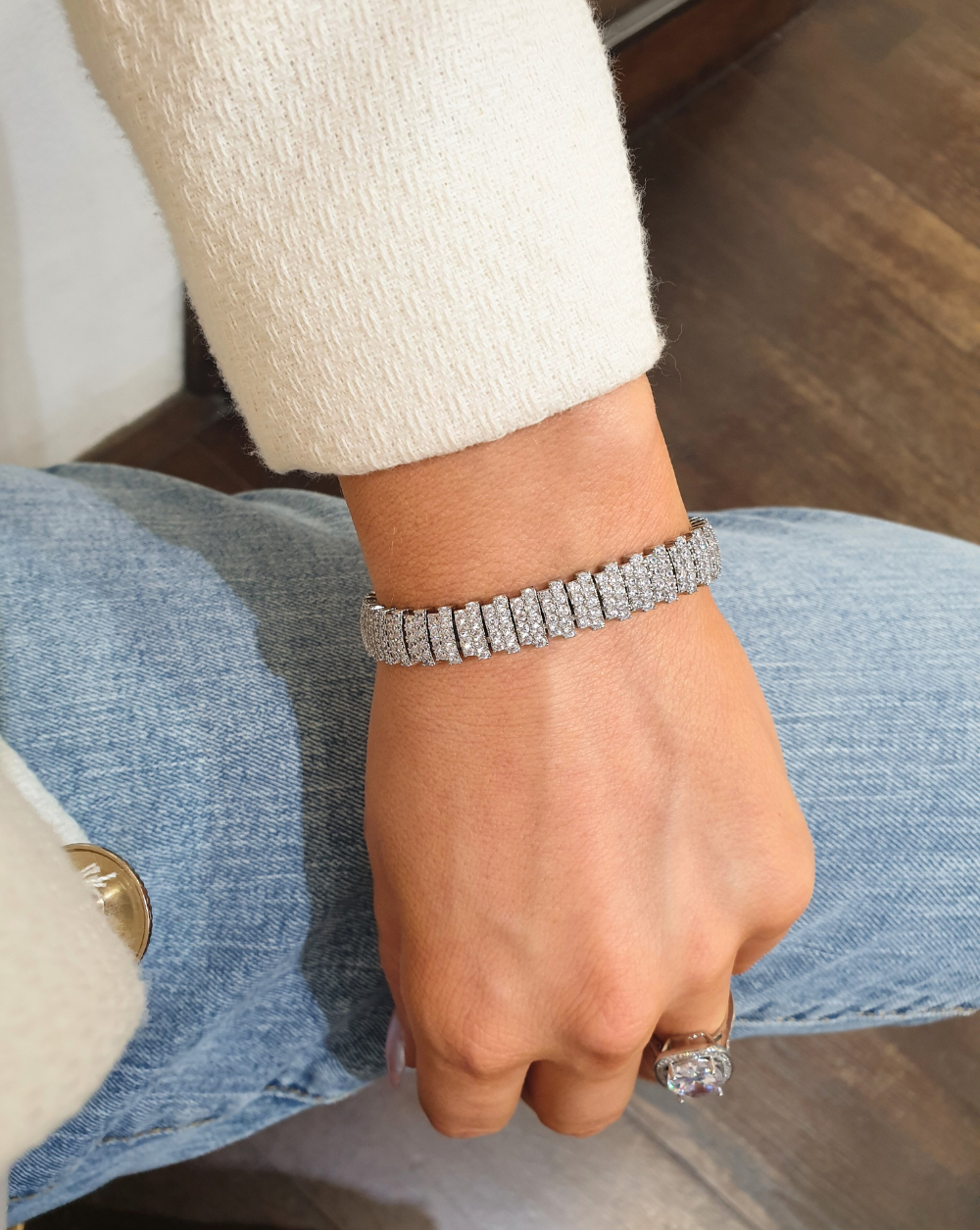 Elegantes Armband mit dichten Steinen - ideal für Hochzeiten, Feiern und Abschlussbälle, von Patrizia Ljubljana.