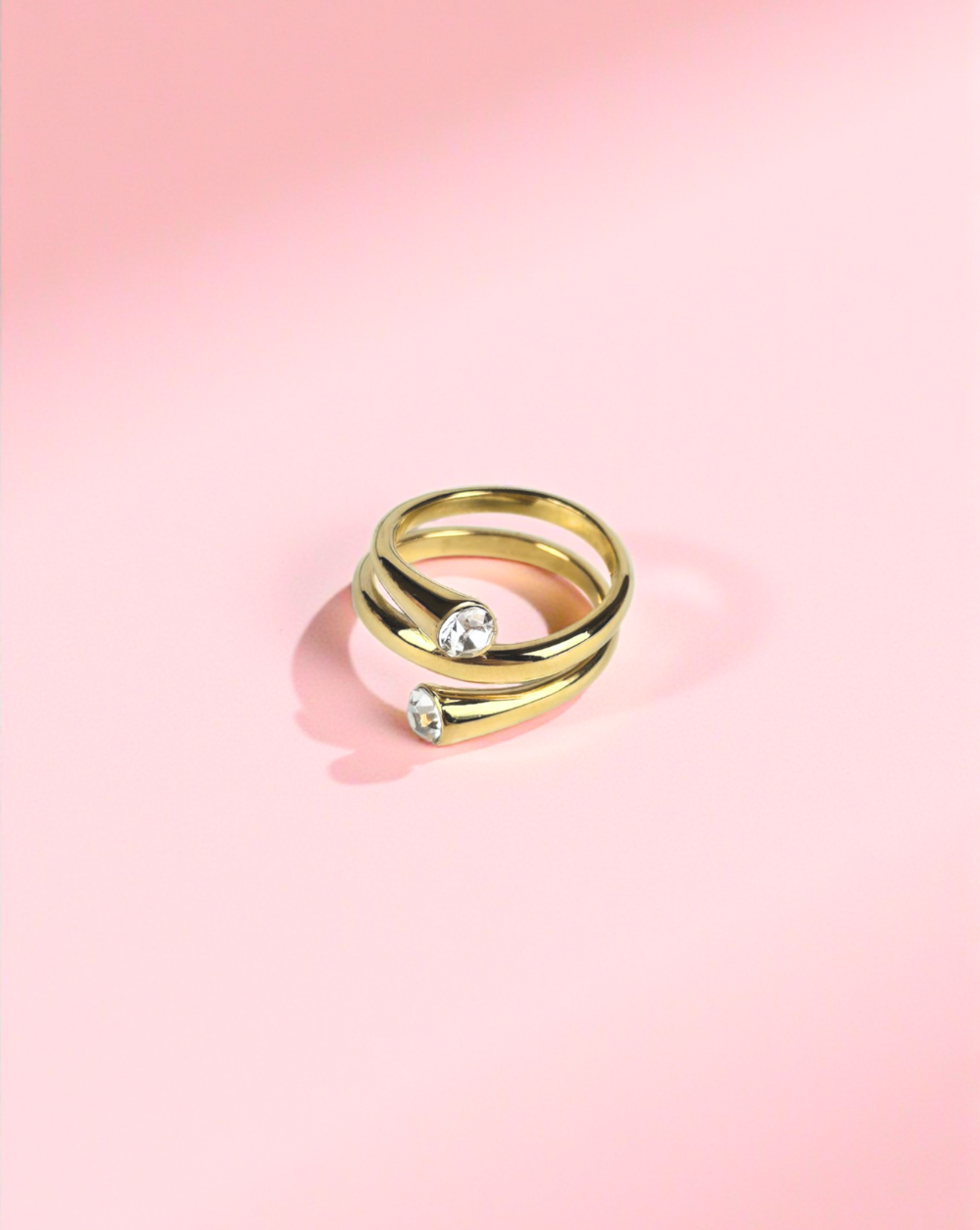 Prstan CRYSTAL SWIRL z zavitim dizajnom in kristaloma — Patrizia Ljubljana