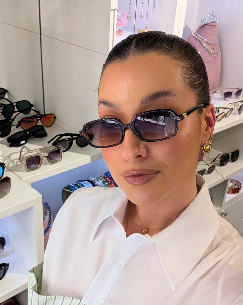 Sunglasses smaller rounded lenses and UV400 protection – trgovina Patrizia , a modern and elegant fashion accessory