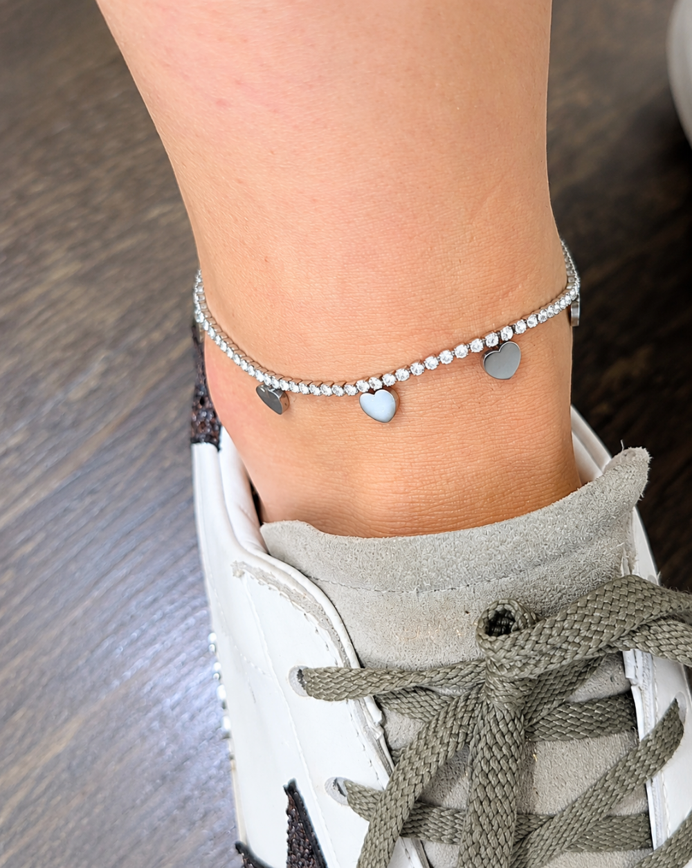 TENNIS HEARTS Armband aus Edelstahl mit hängenden Herzchen und Zirkonia, wasserfester Sommerschmuck für den Fuß – Trgovina Patrizia