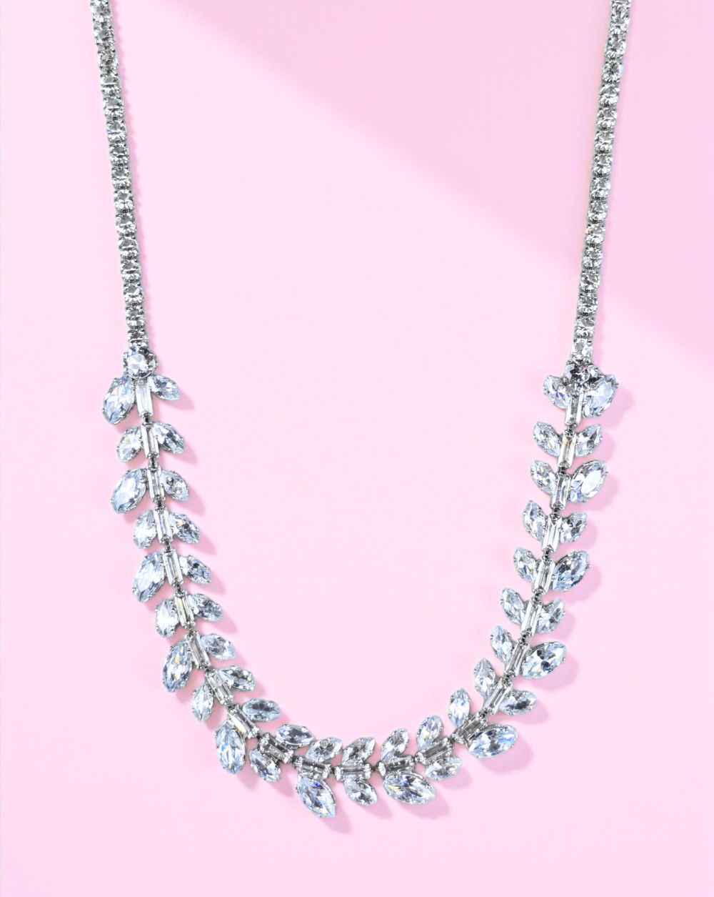 Verižica IVY s listnatim motivom in cirkoni – Trgovina Patrizia Ljubljana.