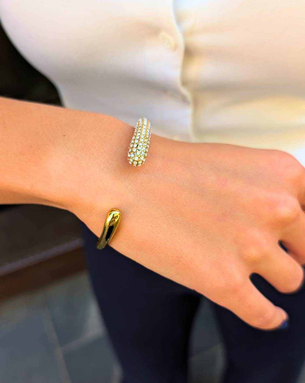 PAVE CUFF Armband aus Edelstahl mit Doppelpavé-Finish und Kristallen - Trgovina Patrizia Ljubljana