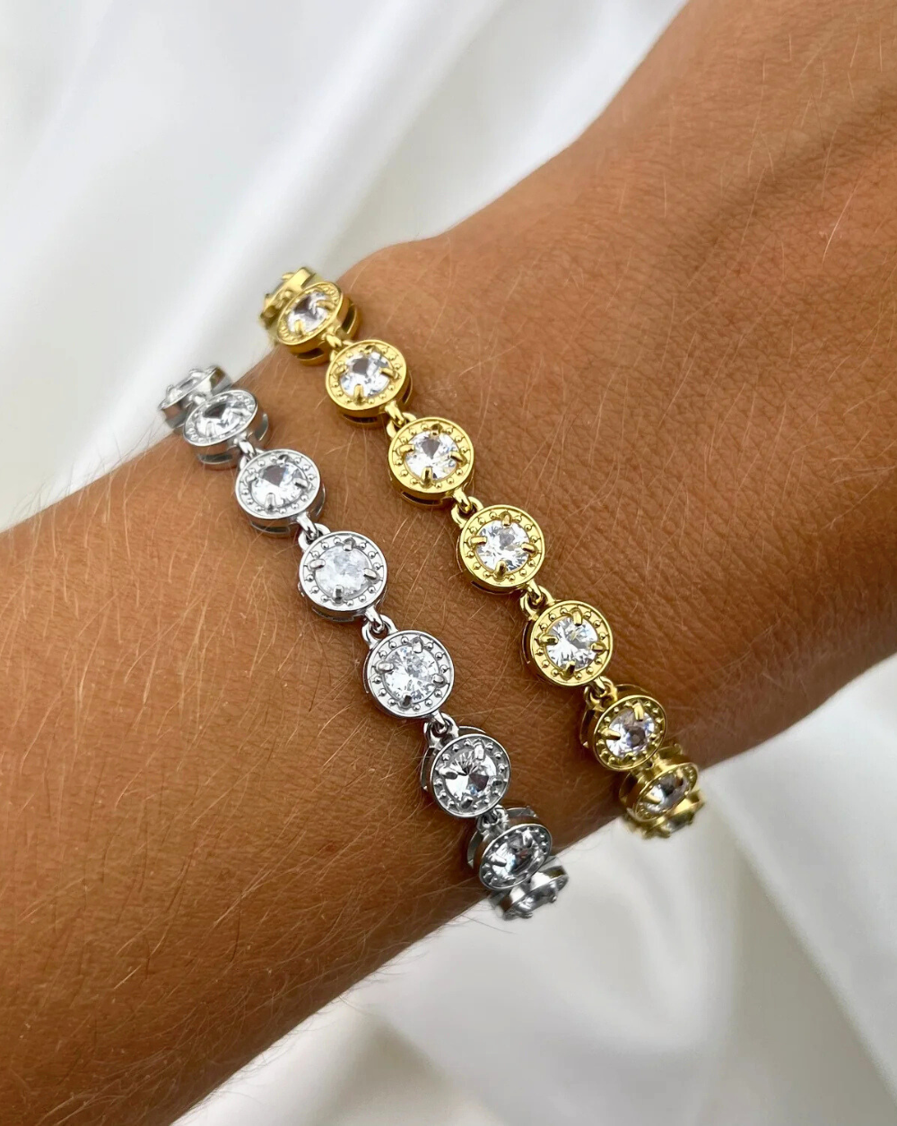 MONACO Armband mit Strasssteinen, glamouröses Armband von Patrizia Ljubljana, die perfekte Wahl für einen stilvollen und modernen Look.