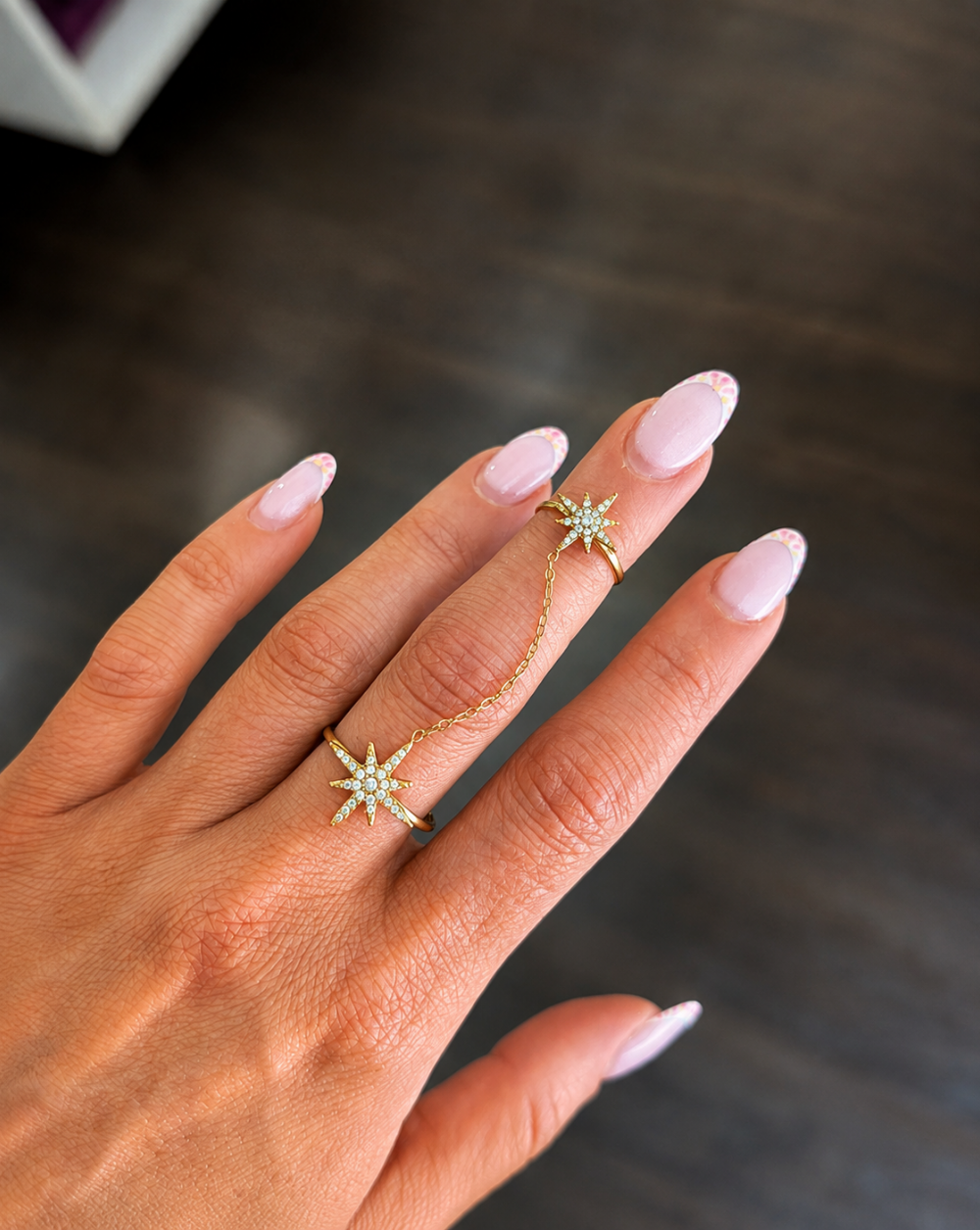 Gold " Ring " STARRY NIGHT cuff made of stainless steel with two star-shaped motifs connected by a chain and clear crystals – Trgovina Patrizia Ljubljana.