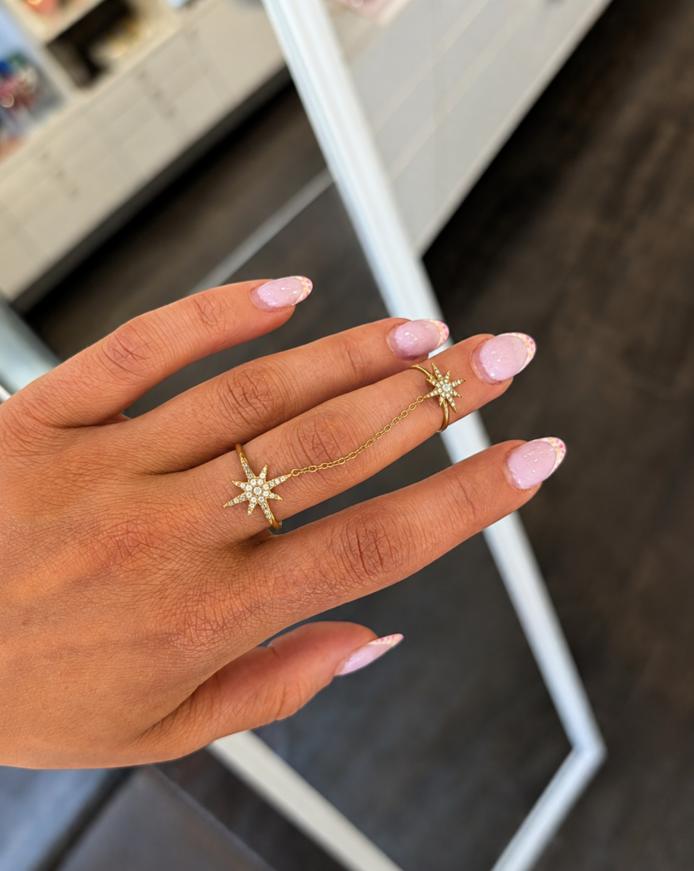 Gold " Ring " STARRY NIGHT cuff made of stainless steel with two star-shaped motifs connected by a chain and clear crystals – Trgovina Patrizia Ljubljana.