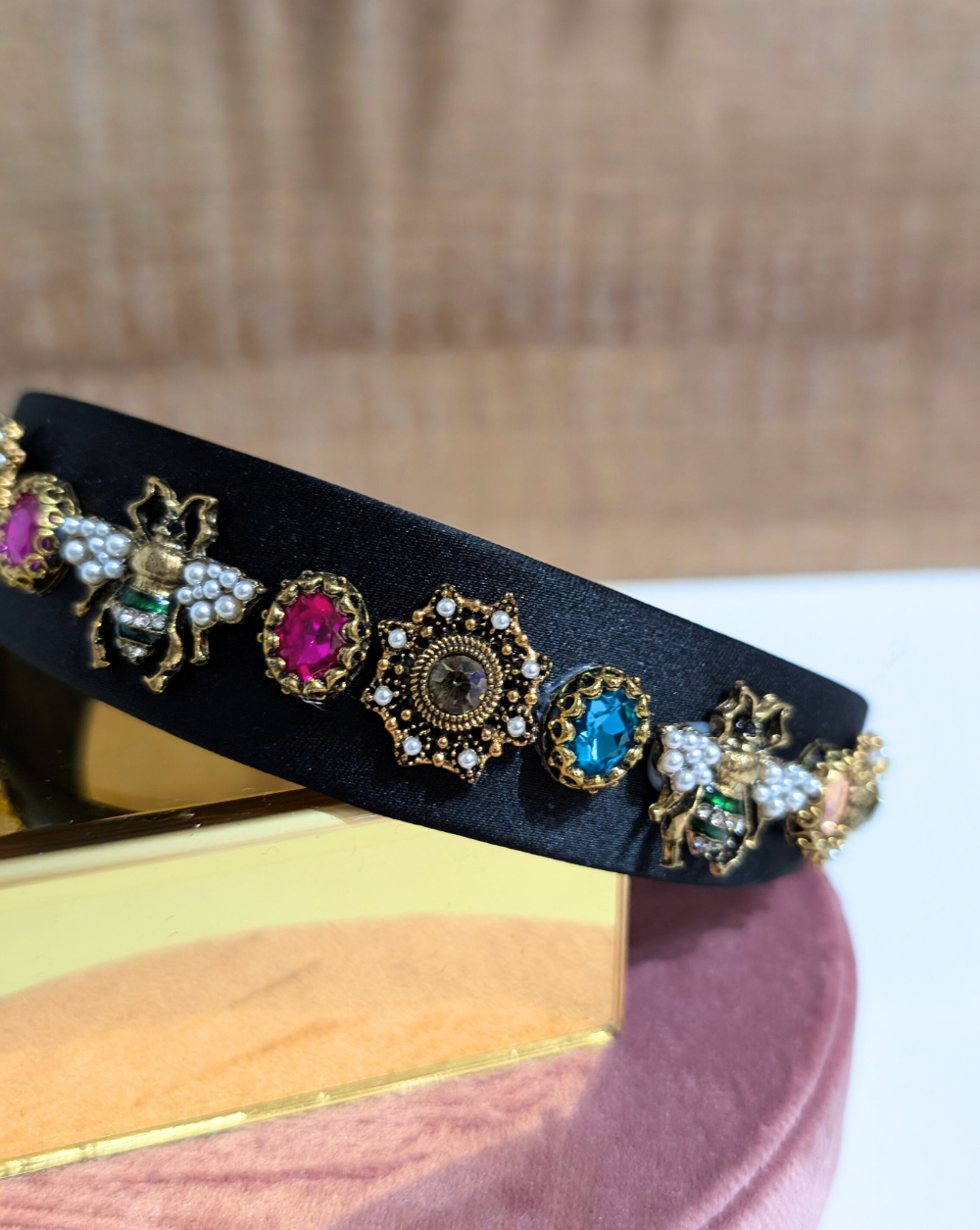 Headband with decorative bee motifs, pearls, and decorative stones – Trgovina Patrizia