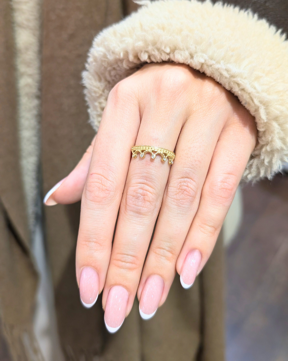 StainlessCROWN Ring  with crown motif on the hand – Trgovina Patrizia