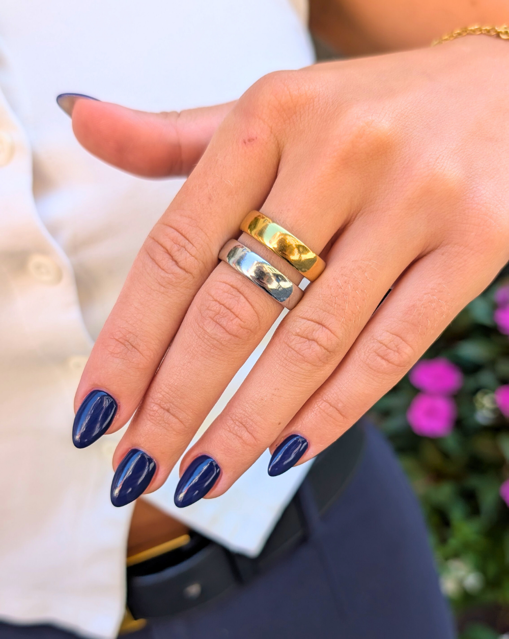 Ring GLOSS aus Edelstahl in Gold und Silber am Handgelenk – Trgovina Patrizia