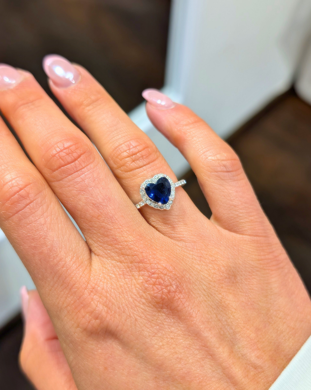 Prstan HEART HALO z modrim srčastim kristalom in cirkoni iz nerjavečega jekla, Trgovina Patrizia Ljubljana