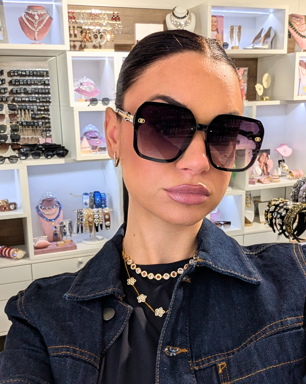 Sončna očala STYLE, oversized črna sončna očala z zlatimi detajli, UV400 zaščita, Patrizia Ljubljana