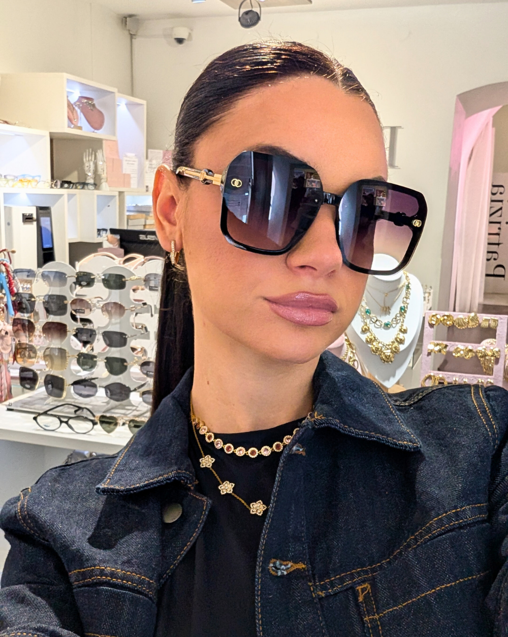 Sončna očala STYLE, oversized črna sončna očala z zlatimi detajli, UV400 zaščita, Patrizia Ljubljana