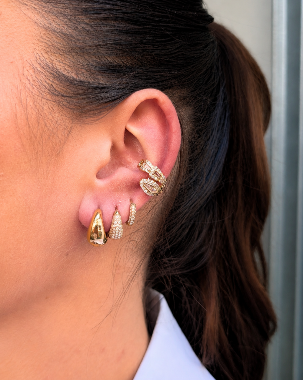 Snake-shaped earcuff with multiple rows of crystals – trgovina Patrizia , elegant statement jewelry