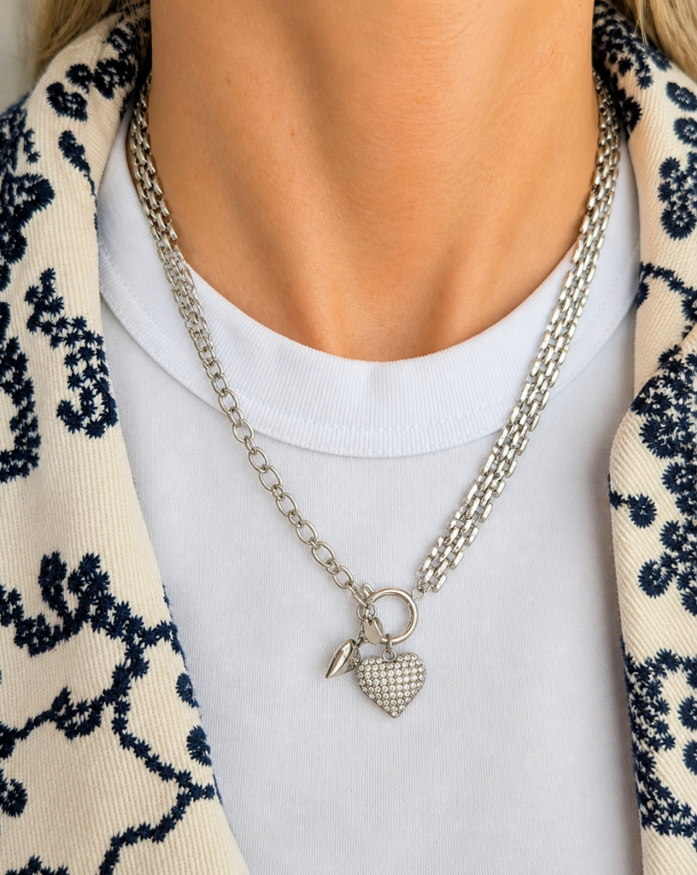Halskette HEART mit Anhänger in Herzform aus Edelstahl, Statement-Schmuck für Frauen – Trgovina Patrizia