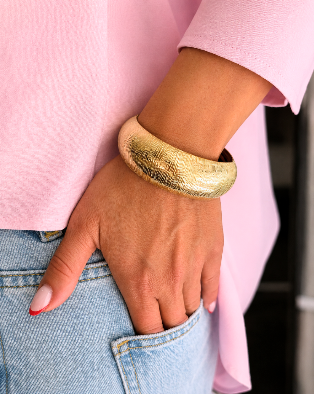 Bracelet stainless steel Bracelet – wide cuff Bracelet a textured surface and rounded shape for a bold, statement look. Trgovina Patrizia .
