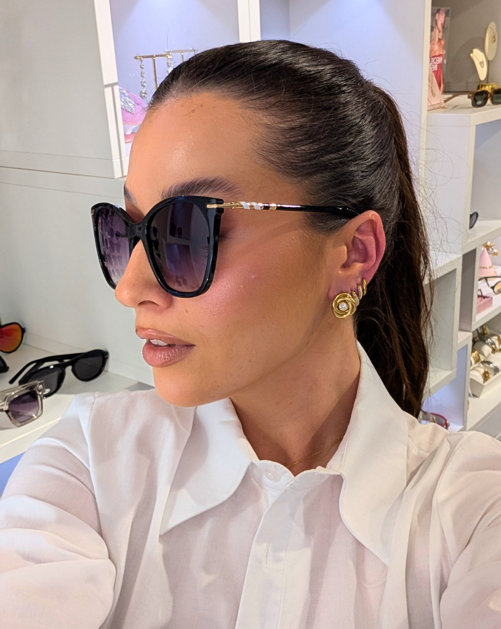 Sunglasses a rounded shape and UV400 protection – trgovina Patrizia , an elegant and feminine fashion accessory