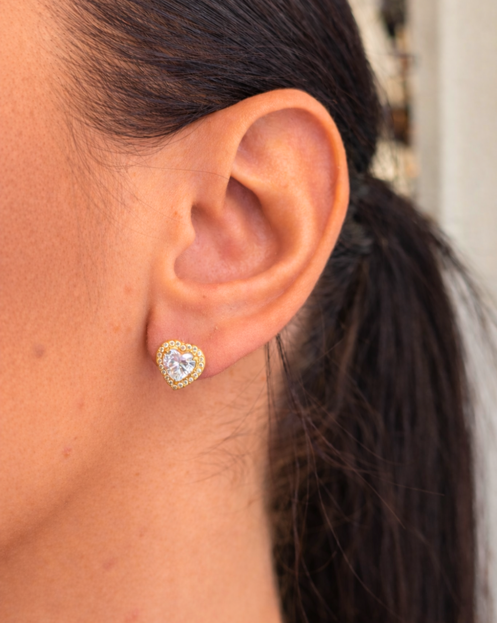 Naušnice u obliku srca s kristalom od nehrđajućeg ili kirurškog čelika – trgovina Patrizia Ljubljana, romantičan i elegantan nakit