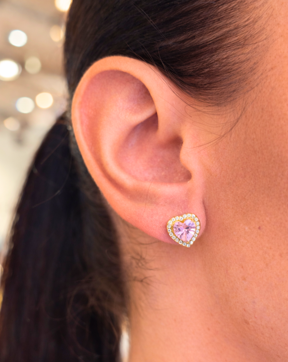 Naušnice u obliku srca s kristalom od nehrđajućeg ili kirurškog čelika – trgovina Patrizia Ljubljana, romantičan i elegantan nakit