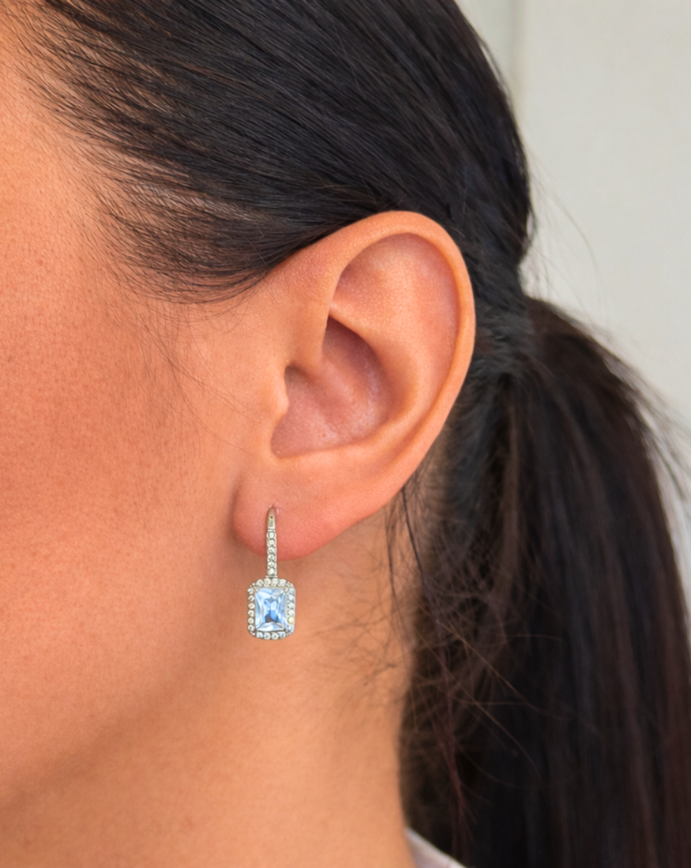 Earrings with a square crystal and sparkling details, rhodium-plated – trgovina Patrizia , elegant modern jewelry