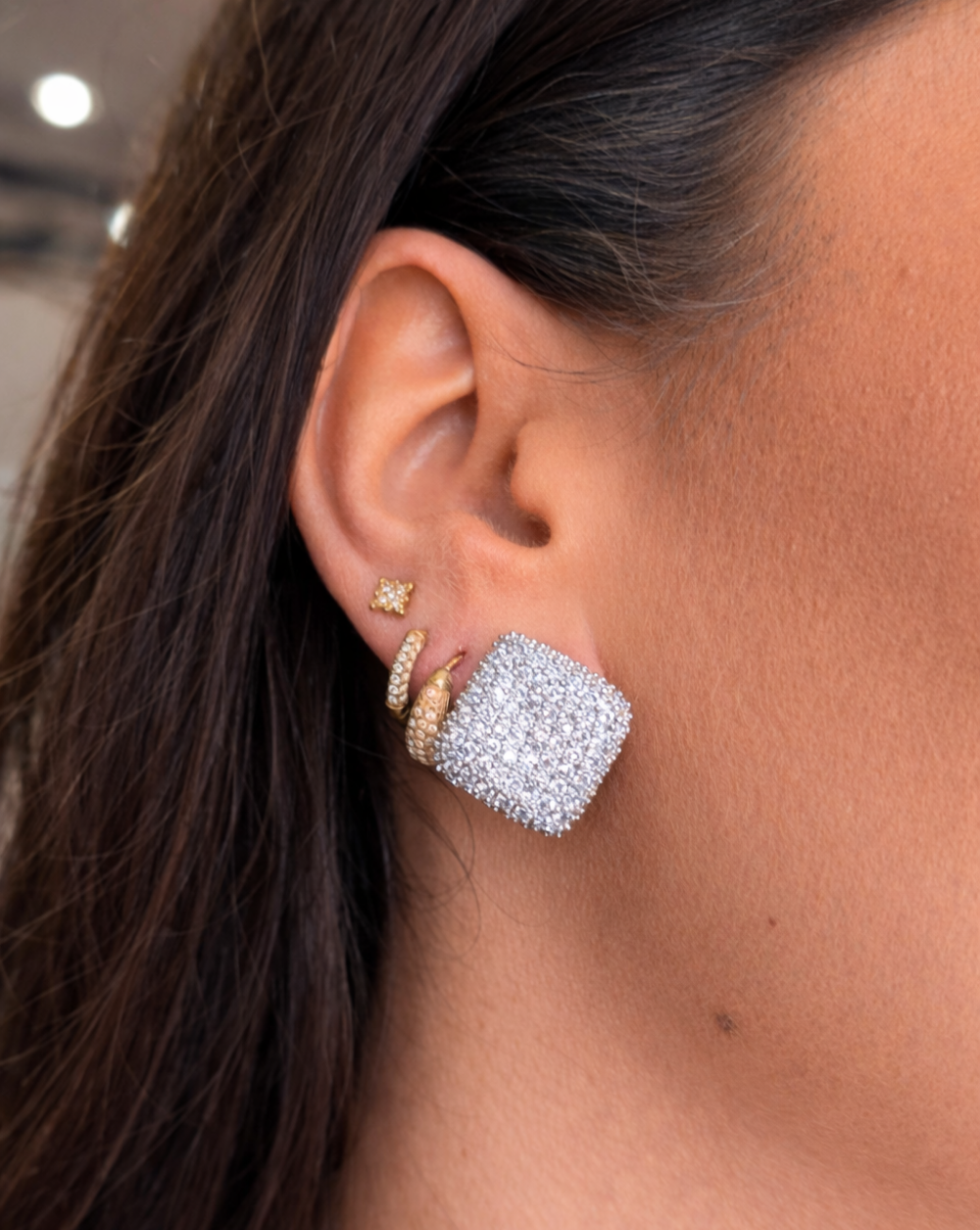 Goldfarbene Ohrringe mit quadratischer Oberfläche und maximalem Glanz, rhodiniert – trgovina Patrizia , eleganter Statement-Schmuck