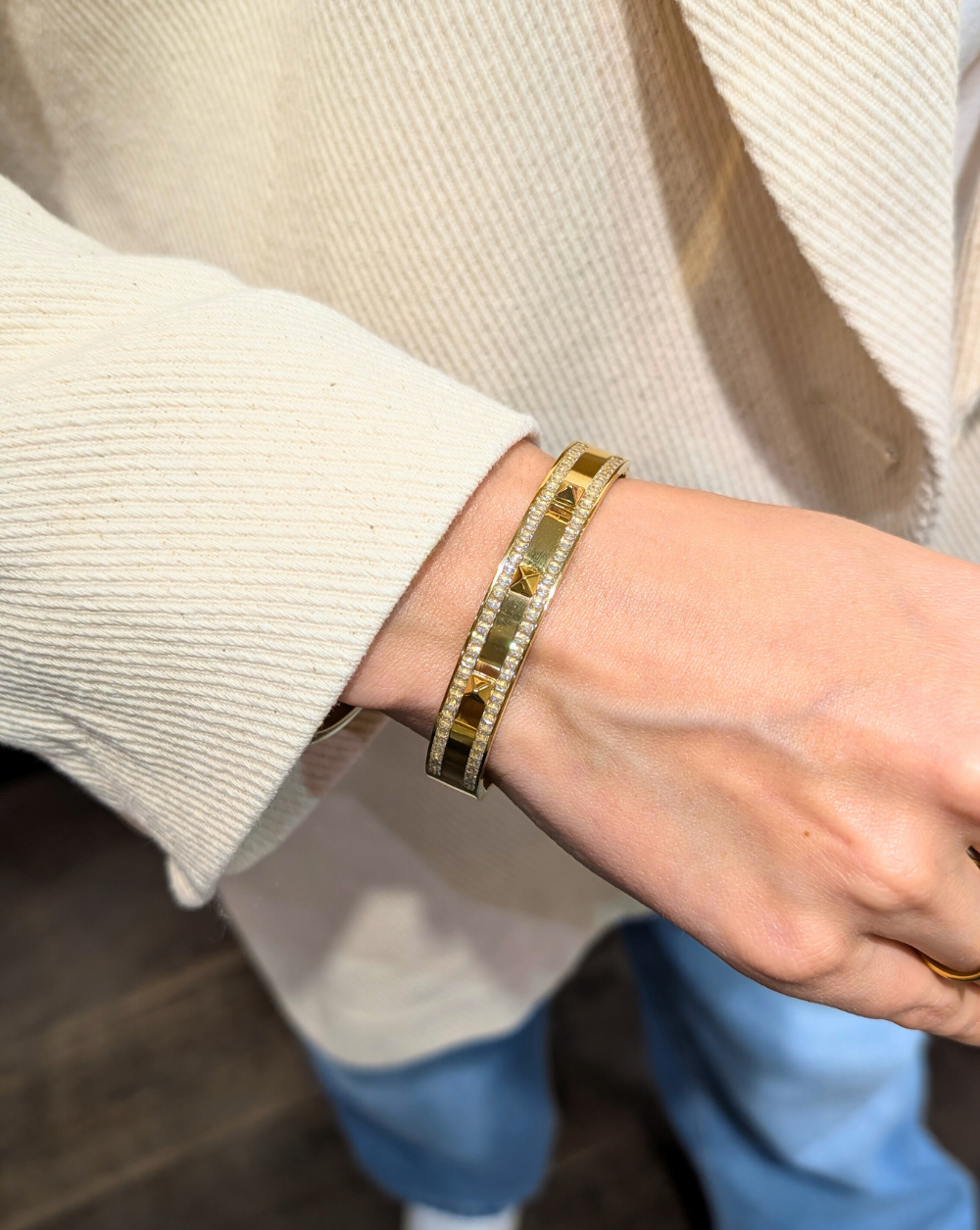 Narukvica s geometrijskim detaljima od nehrđajućeg ili kirurškog čelika – trgovina Patrizia Ljubljana, elegantan luksuzni nakit