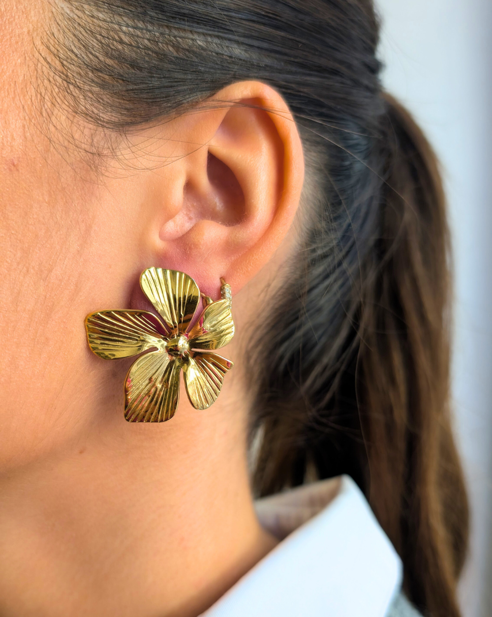 ORCHID BLOOM Edelstahl-Ohrringe in Form einer Orchidee, elegante Mode-Ohrringe von Patrizia Ljubljana für einen femininen und glamourösen Look.