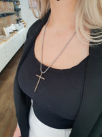 Lange Halskette mit Kreuz